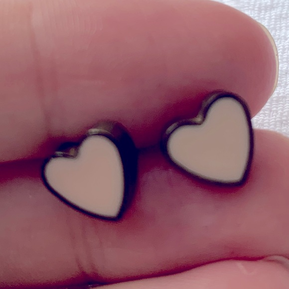 Heart-shaped studs - Picture 2 of 2